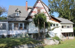 409 E College Street, Aurora, MO 65605
