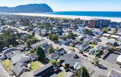 305 AVENUE C, Seaside, OR 97138