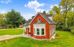 216 E Walton Street, Warrenton, MO 63383