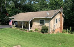 1223 W Cape Rock Drive, Cape Girardeau, MO 63701