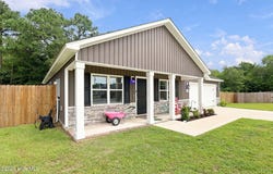 612 Macy Place, Hubert, NC 28539
