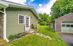 233 Elm Ave E, Selkirk, NY 12158