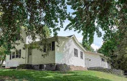 828 E Clinton St, Waterville, MN 56096