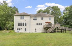 18 Lawrence St, Pepperell, MA 01463