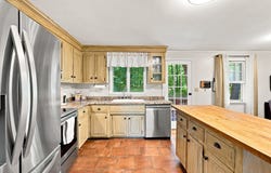93 Leno Rd, Holland, MA 01521