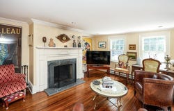 80 E Broadway, Roslyn, NY 11576