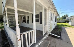 615 5th St, Colona, IL 61241