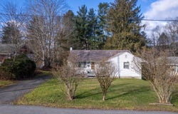 367 Pennsylvania Ave, Hancock, NY 13783