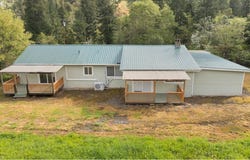 181 OAK HOLLOW Ln, Riddle, OR 97469