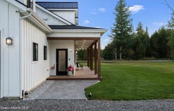 61 Lightfoot Dr, Sandpoint, ID 83864