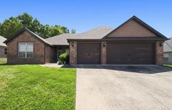 198 Stoney Pointe Drive, Hollister, MO 65672