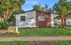 5645 SW 39th St, West Park, FL 33023