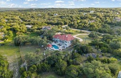 5201 Great Divide Dr, Bee Cave, TX 78738