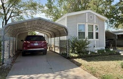 204 Lakeview Dr, McPherson, KS 67460