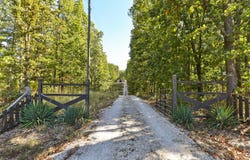 218 Brookside Drive, Seymour, MO 65746