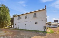 1011 E Peace Street, Canton, MS 39046