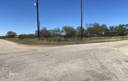 146 CR 2666, Moore, TX 78057