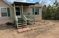 157 Lakeside Dr, Bastrop, TX 78602