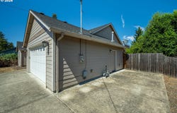 2306 HARDING St, SweetHome, OR 97386