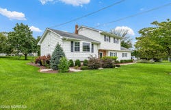 5 Travis Court, Monroe, NJ 08831