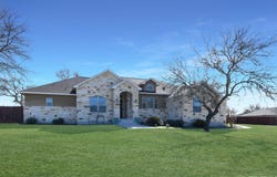 105 Bobby Lynn, Adkins, TX 78101