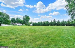 1983 HIGH Street, YORK, PA 17408