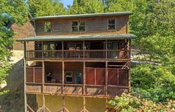 620 Chickasaw Gap Way, Pigeon Forge, TN 37863