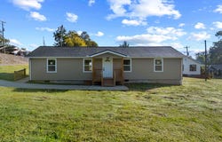 303 Hillcrest St, Clinton, TN 37716