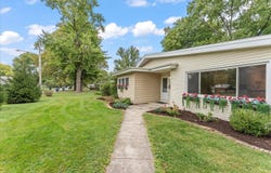 907 S Longview Road, Monticello, IL 61856