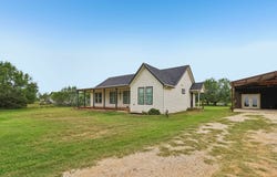 1213 County Road 1670, Moore, TX 78057