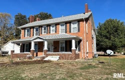135 E WASHINGTON Street, Rushville, IL 62681
