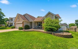33 Georgetown Circle, O'Fallon, MO 63368