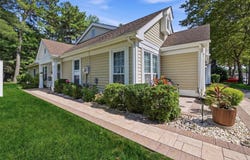 15 Glen Drive, Ridge, NY 11961