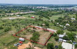 Vernon Avenue, Llano, TX 78643