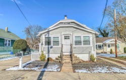 137 W Johnson Ave, Somers Point, NJ 08244