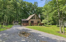 206 Oakenshield Drive, Tamiment, PA 18371