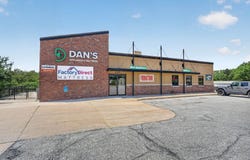 3295 University Avenue, Waterloo, IA 50701