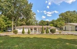 1908 S Holland Avenue, Springfield, MO 65807