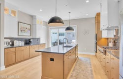 15 Linder Court, Middletown, NJ 07748