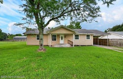 542 Saint John Street, Bay Saint Louis, MS 39520