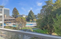 6 Commodore Drive, Emeryville, CA 94608