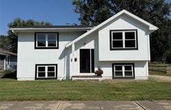 715 N 3rd Avenue, Winterset, IA 50273