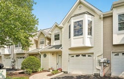 14 Helen Way, Berkeley Heights Twp., NJ 07922-1542
