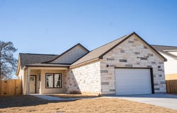 315 String Prairie Way, Smithville, TX 78957