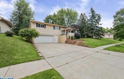 407 Mesabi Dr., Hibbing, MN 55746