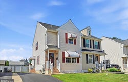 1923 OAK LEAF Lane, HOLMES, PA 19043