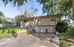 1701 Cascio Drive, Omaha, NE 68005