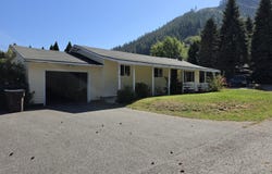 211 S Jefferson St, Osburn, ID 83849
