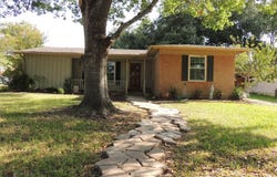 133 Hillcrest Dr, Luling, TX 78648