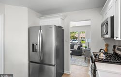 6 HOLLY Drive, WEST BERLIN, NJ 08091